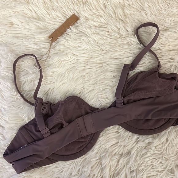 SKIMS FITS EVERYBODY T-SHIRT BRA plum - Picture 3 of 4